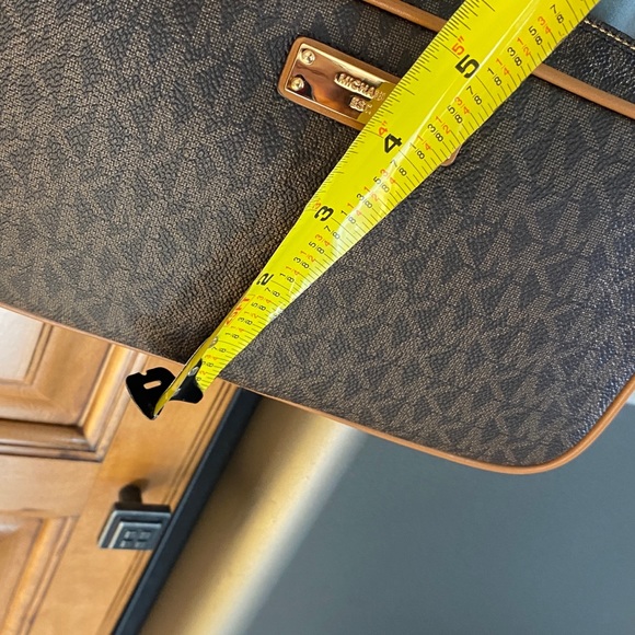 MICHAEL KORS BRAND NEW CROSSBODY BAG - Picture 2 of 16